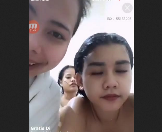 Mandi Bareng Temen Kosan Sambil Live