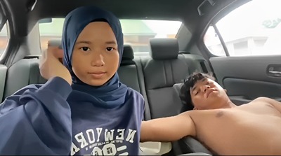 Bokep Indo – Hijab Ukhty 18 Tahun Nekat Ngewe Di Dalam Mobil