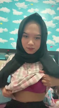 Putri Andani Cewek Jilbab Lepas Kemeja Omek Ngangkang Ahh